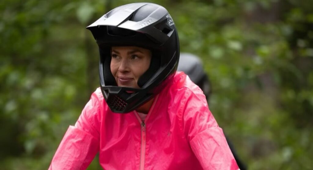 April Zastrow – 7 Stunning Facts About Her Age, Net Worth & MTB Journey